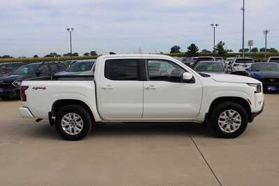 2022 Nissan Frontier, $27995. Photo 4