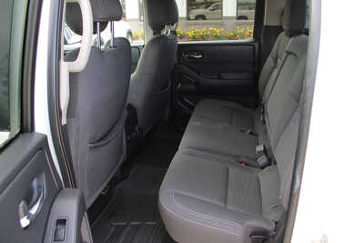 2022 Nissan Frontier, $27995. Photo 9