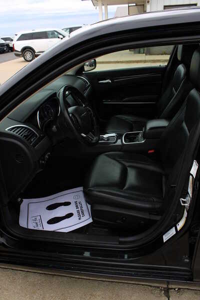 2016 Chrysler 300, $14995. Photo 11