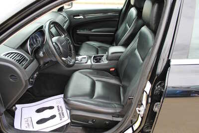 2016 Chrysler 300, $14995. Photo 12