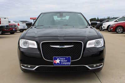 2016 Chrysler 300, $14995. Photo 2