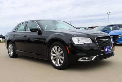 2016 Chrysler 300, $14995. Photo 3
