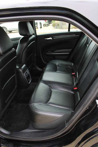 2016 Chrysler 300, $14995. Photo 9