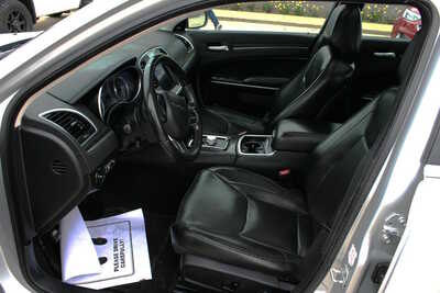 2020 Chrysler 300, $15995. Photo 11