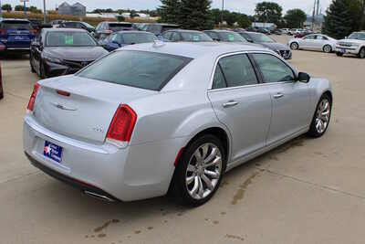 2020 Chrysler 300, $15995. Photo 5