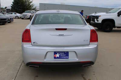 2020 Chrysler 300, $15995. Photo 6