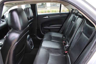 2020 Chrysler 300, $15995. Photo 9