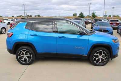 2024 Jeep Compass, $19875. Photo 4