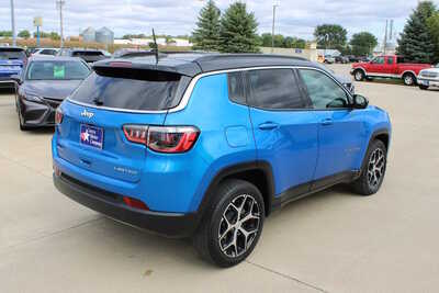 2024 Jeep Compass, $19875. Photo 5