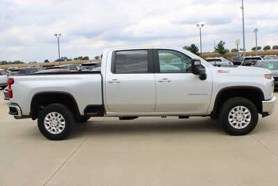 2022 Chevrolet 2500 Crew Cab, $42995. Photo 4