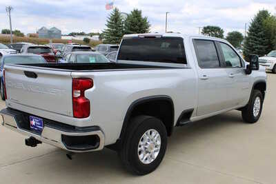 2022 Chevrolet 2500 Crew Cab, $42995. Photo 5