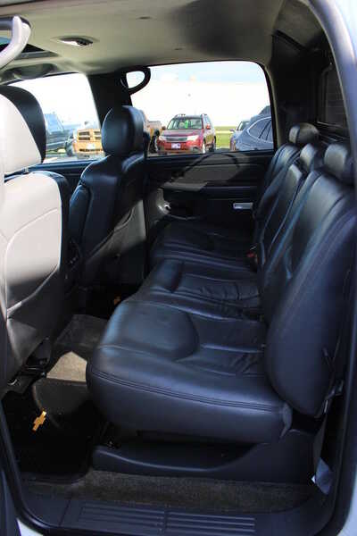 2003 Chevrolet Avalanche, $3000. Photo 9