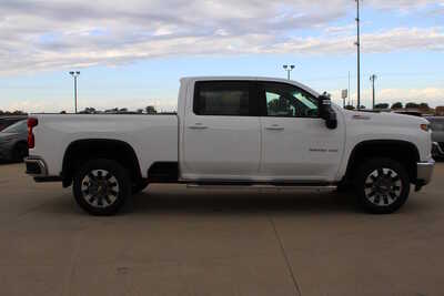 2023 Chevrolet 3500 Crew Cab, $45995. Photo 4