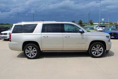 2017 Chevrolet Suburban, $22995. Photo 4