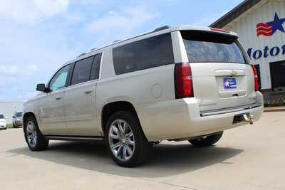 2017 Chevrolet Suburban, $22995. Photo 6