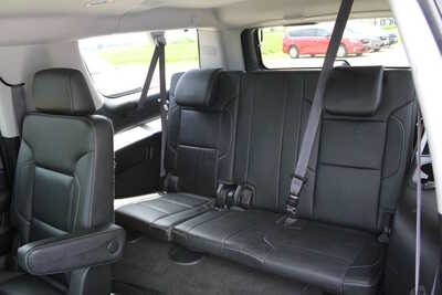 2017 Chevrolet Suburban, $22995. Photo 9