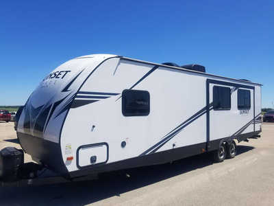 2019 Crossroads Rv Sunset Trail, $22900. Photo 2
