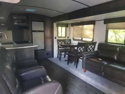 2019 Crossroads Rv Sunset Trail, $22900. Photo 4