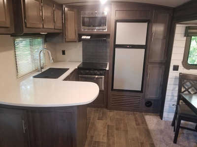 2019 Crossroads Rv Sunset Trail, $22900. Photo 6