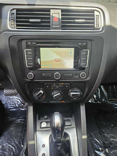 2013 Volkswagen Jetta, $6950. Photo 6