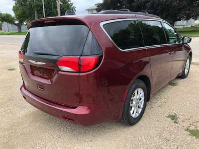 2021 Chrysler Voyager, $21500. Photo 2
