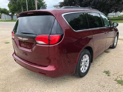 2021 Chrysler Voyager, $23500. Photo 2