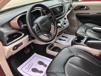 2021 Chrysler Voyager, $21500. Photo 4