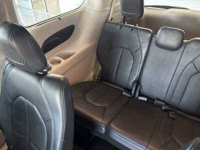 2021 Chrysler Pacifica, $17997. Photo 11