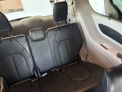 2021 Chrysler Pacifica, $17997. Photo 12