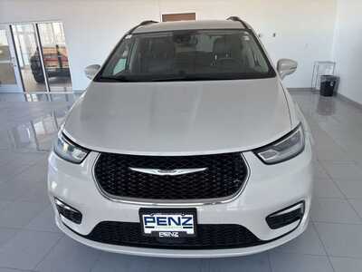 2021 Chrysler Pacifica, $17997. Photo 2