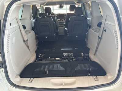2021 Chrysler Pacifica, $17997. Photo 9