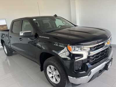 2022 Chevrolet 1500 Crew Cab, $32498. Photo 3