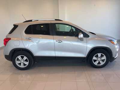 2020 Chevrolet Trax, $12198. Photo 4