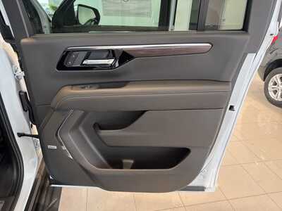2026 Chevrolet Suburban, $89694. Photo 9