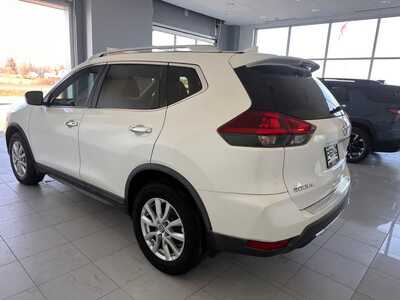 2018 Nissan Rogue, $11499. Photo 3