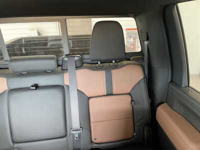 2022 Chevrolet 3500 Crew Cab, $59398. Photo 12