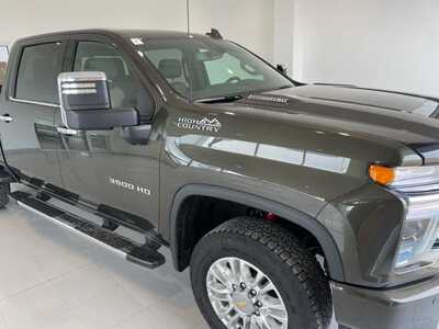 2022 Chevrolet 3500 Crew Cab, $59398. Photo 3