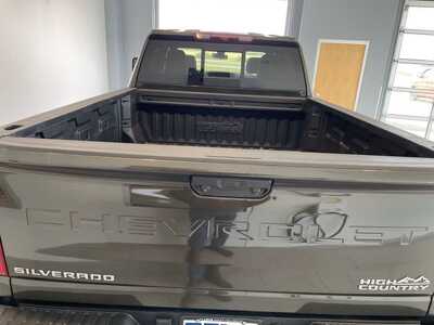 2022 Chevrolet 3500 Crew Cab, $59398. Photo 5