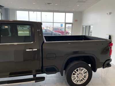 2022 Chevrolet 3500 Crew Cab, $59398. Photo 7
