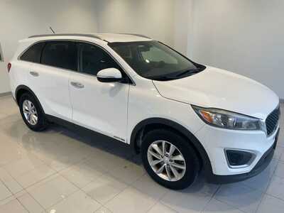 2017 Kia Sorento, $10298. Photo 2