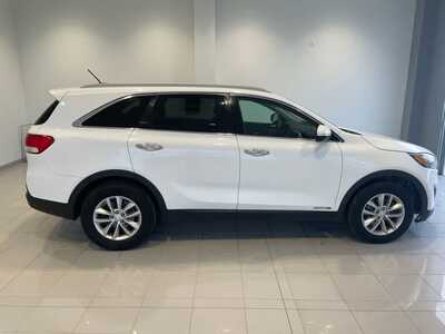 2017 Kia Sorento, $10298. Photo 3