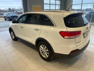 2017 Kia Sorento, $10298. Photo 5