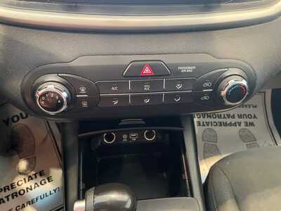 2017 Kia Sorento, $10298. Photo 9