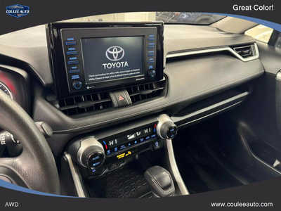 2020 Toyota RAV4, $21343. Photo 12