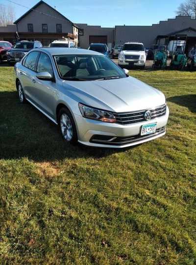 2018 Volkswagen Passat, $15995. Photo 2