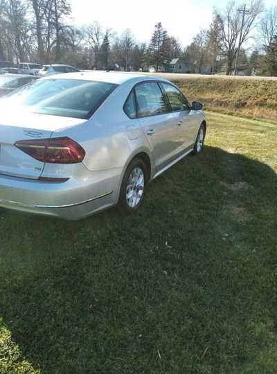 2018 Volkswagen Passat, $15995. Photo 3