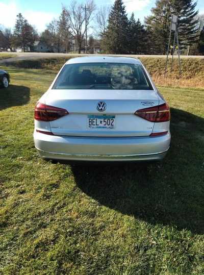 2018 Volkswagen Passat, $14900. Photo 4