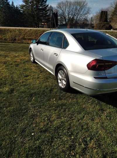 2018 Volkswagen Passat, $15995. Photo 5