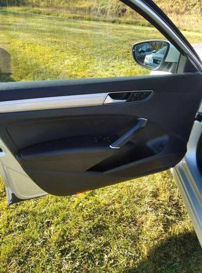 2018 Volkswagen Passat, $14900. Photo 6