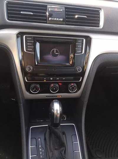 2018 Volkswagen Passat, $14900. Photo 9
